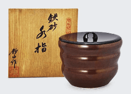 青木龍山作:鉄砂水指